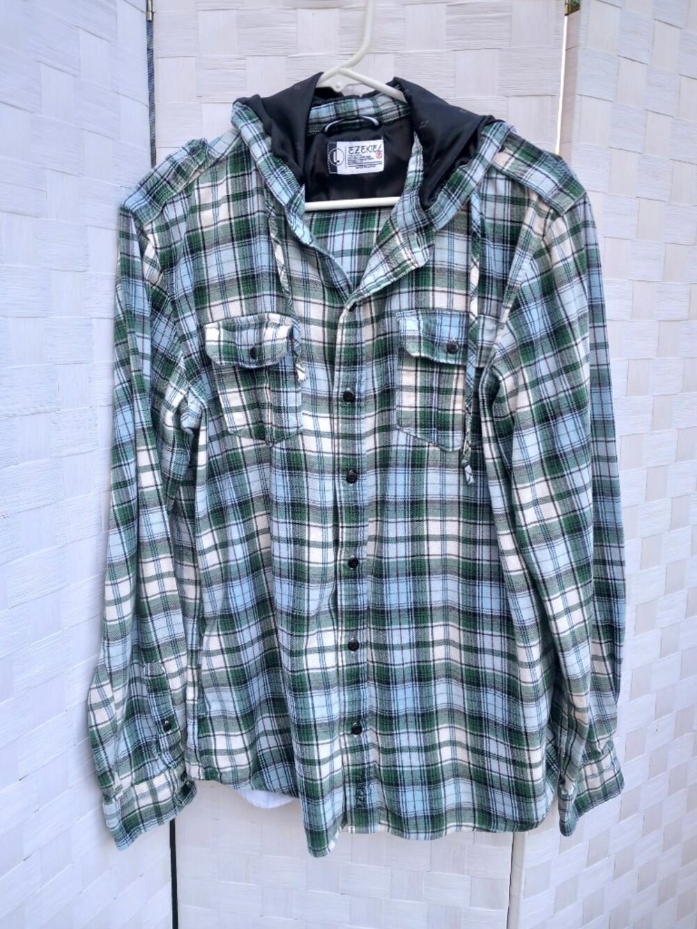 Ezekiel Men's Plaid Long Sleeved Hoodie - Large